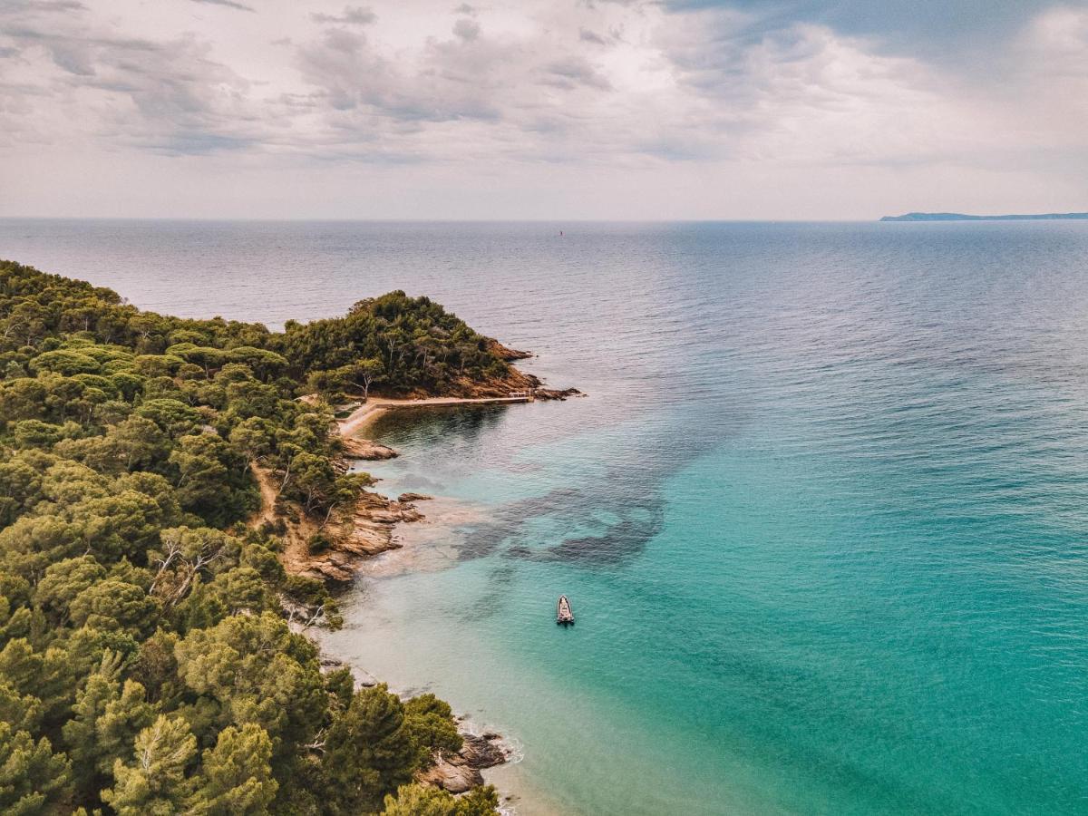 ホテル ル ベリ ドゥ スフラン Le Le Rayol-Canadel-sur-Mer エクステリア 写真