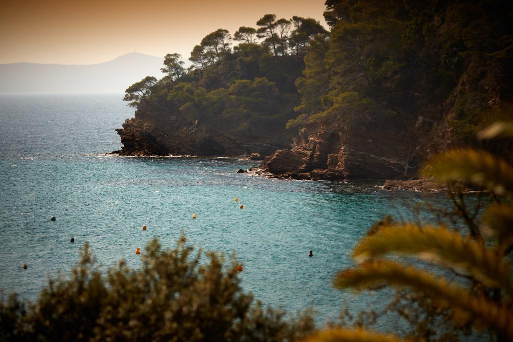 ホテル ル ベリ ドゥ スフラン Le Le Rayol-Canadel-sur-Mer エクステリア 写真